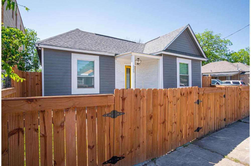 Charming 4BR2BA Only 5 mins Downtown Riverwalk